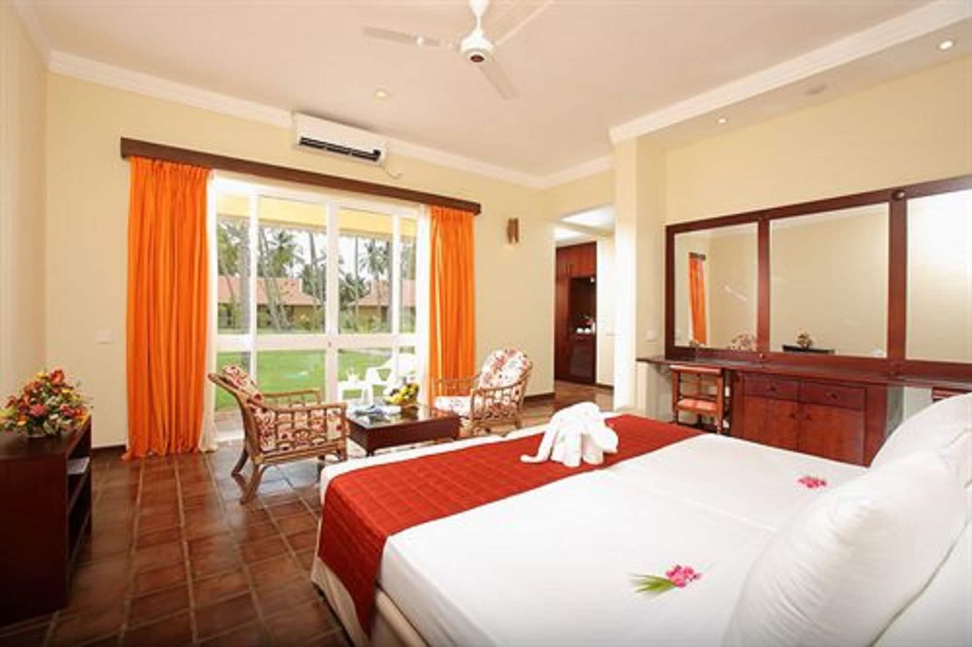 Club Palm Bay Hotell Marawila Exteriör bild