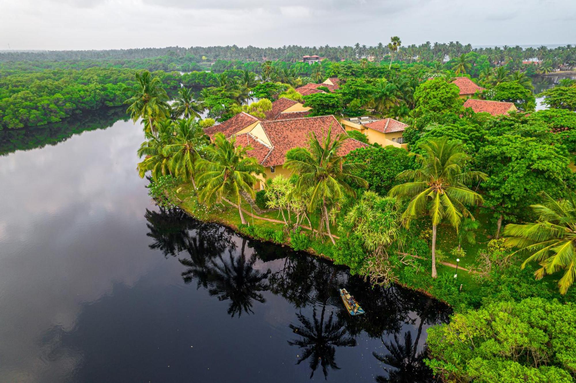 Club Palm Bay Hotell Marawila Exteriör bild