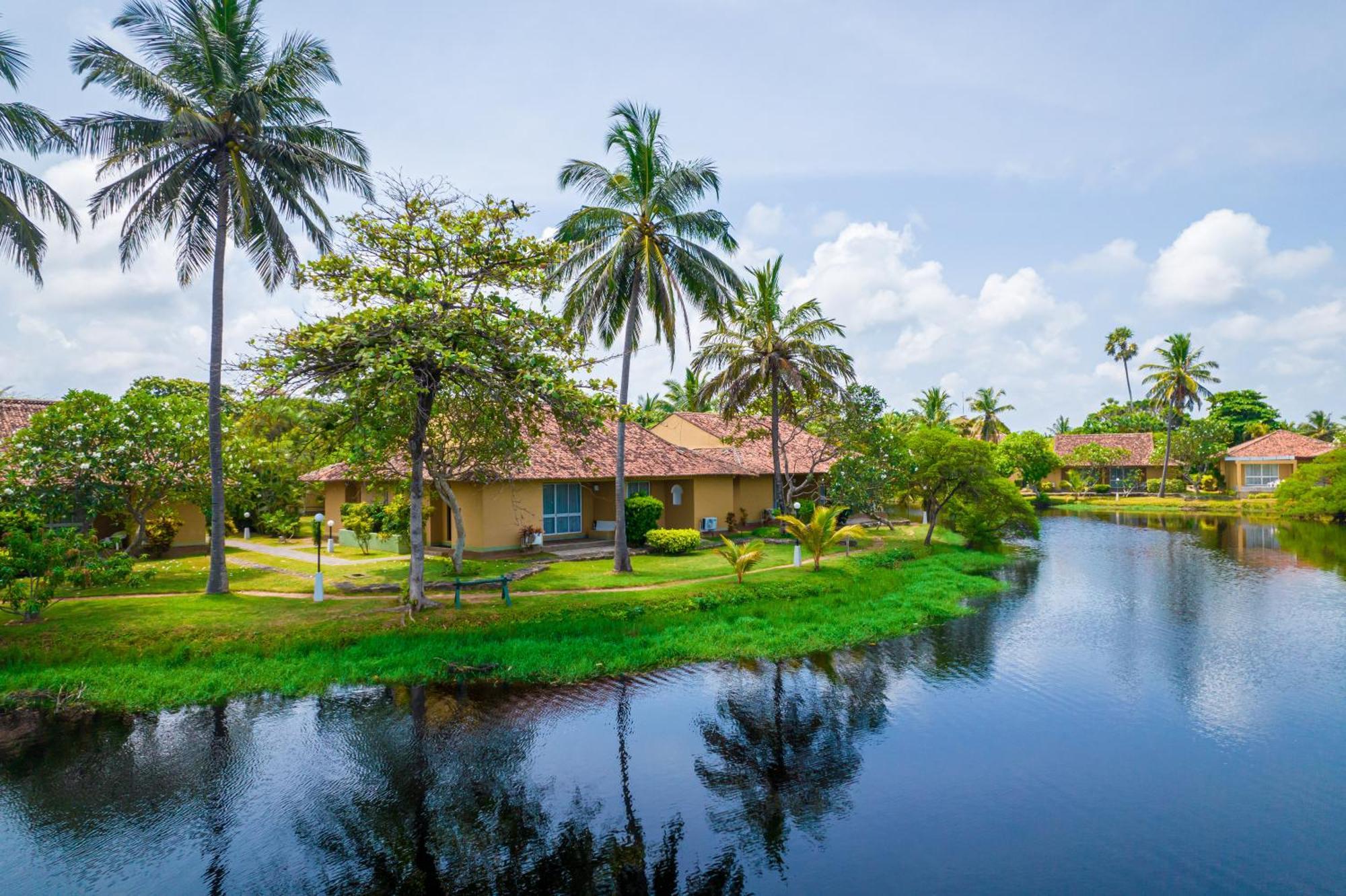 Club Palm Bay Hotell Marawila Exteriör bild