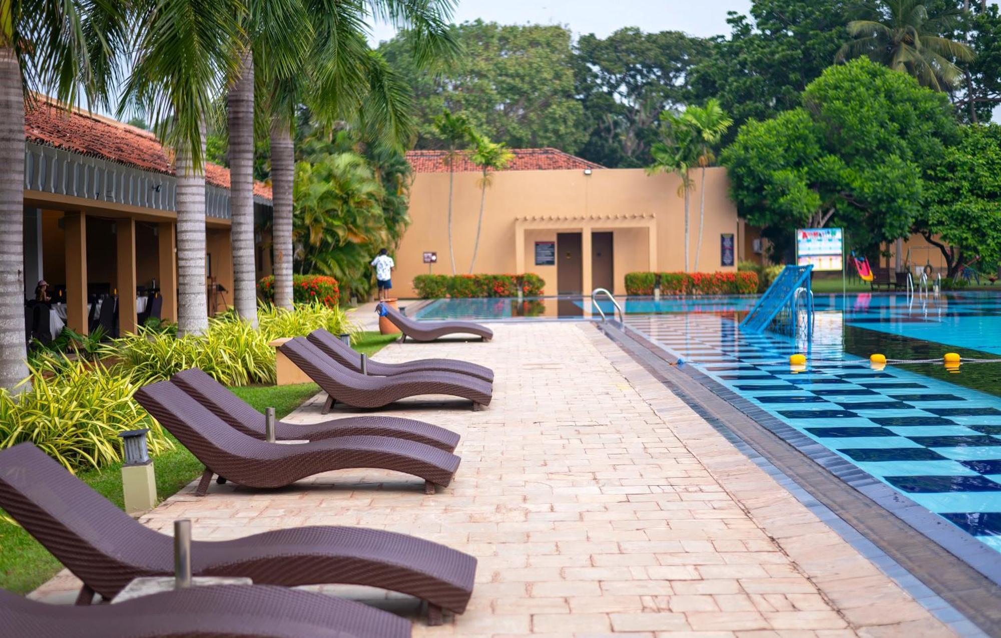 Club Palm Bay Hotell Marawila Exteriör bild
