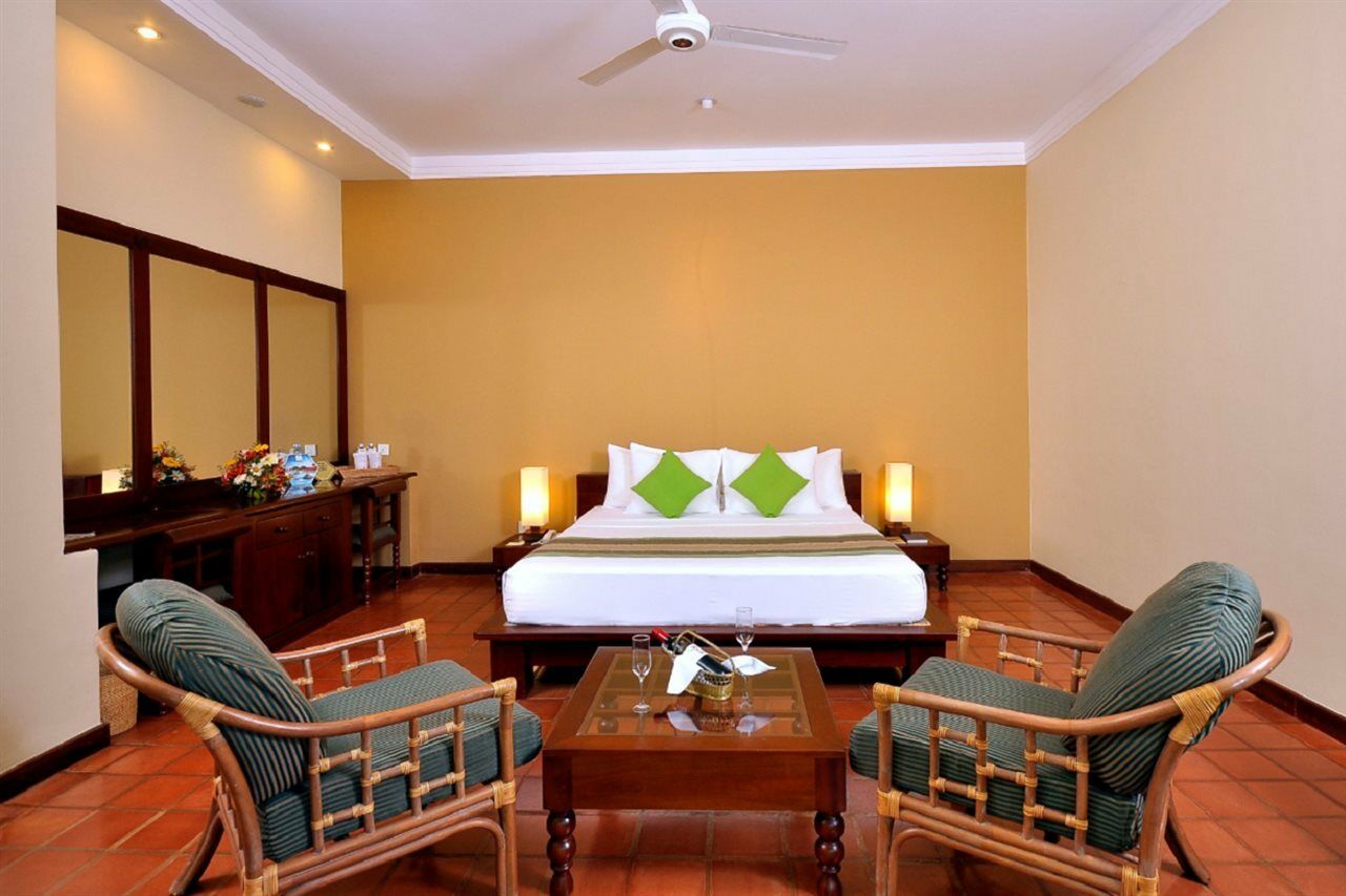 Club Palm Bay Hotell Marawila Exteriör bild